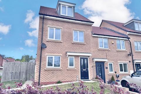 3 bedroom townhouse for sale, Chestnut Way, Newton Aycliffe