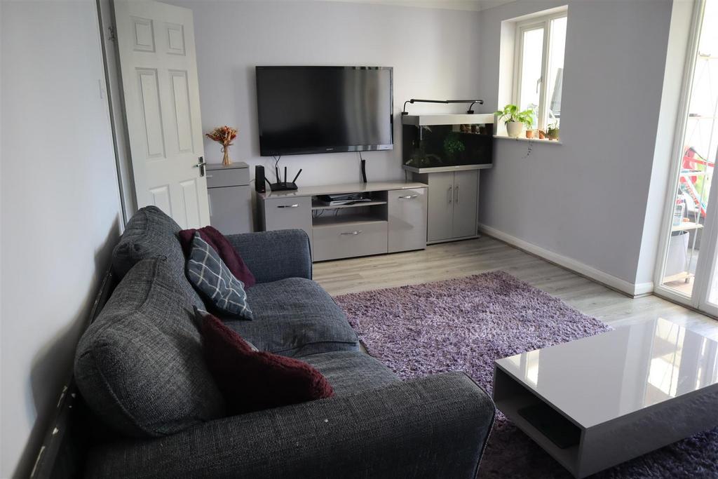 5 Living Room.JPG