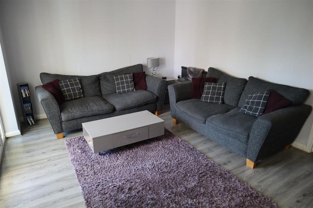 6 Living Room.JPG