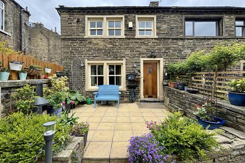 3 bedroom cottage for sale, Back Field, Bradford BD13