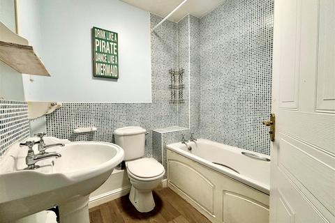 2 bedroom apartment for sale, Pinfold, Bradford BD14