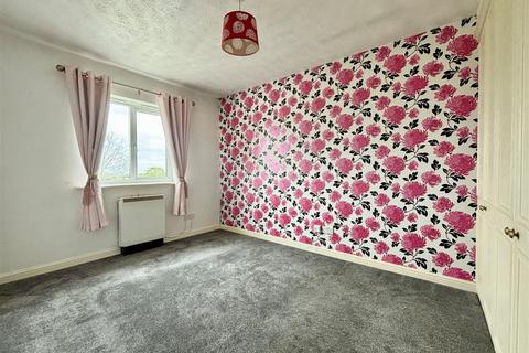 22 Pinfold, Clayton, Bradford, BD14 6ST