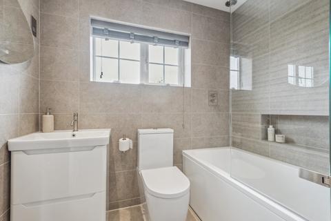 3 Station Close, Henlow, SG16 6FL