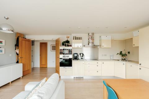 20, Queen Square Apartments Bell Avenue, Bristol, BS1 4AP