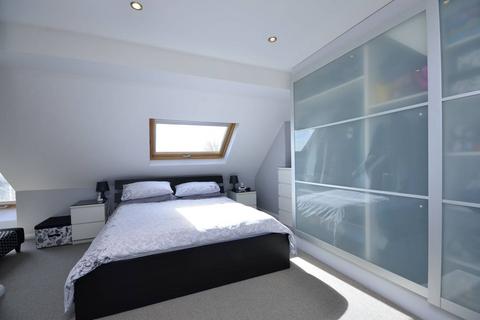 4 bedroom terraced house to rent, Mayfield Avenue, North Finchley, London, N12