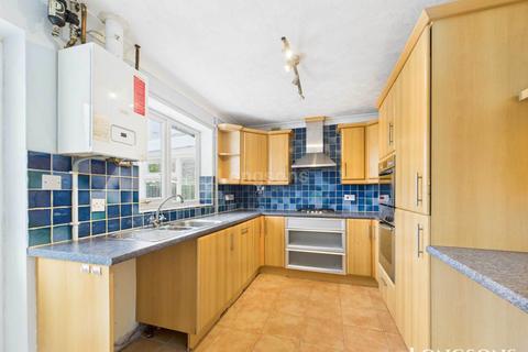 2 bedroom bungalow to rent, Salhouse Drive, Swaffham