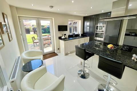 4 bedroom detached house for sale, Park Street Lane, Park Street, St. Albans, Hertfordshire. AL2