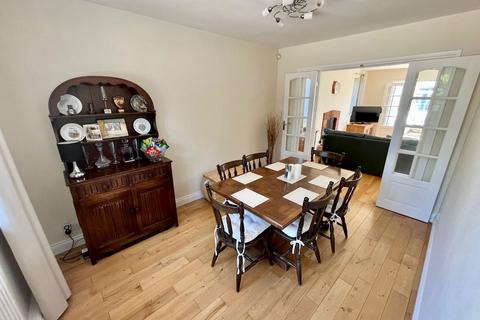 4 bedroom detached house for sale, Park Street Lane, Park Street, St. Albans, Hertfordshire. AL2