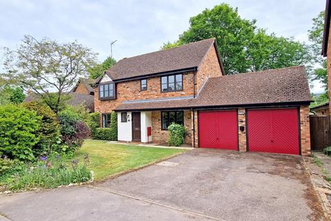 4 bedroom detached house for sale, Hunt Close, Bicester