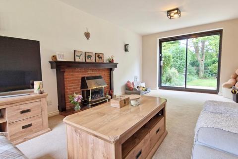 4 bedroom detached house for sale, Hunt Close, Bicester