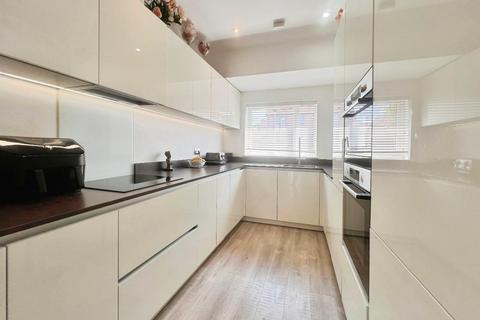 3 bedroom semi-detached house for sale, Woodland Rise