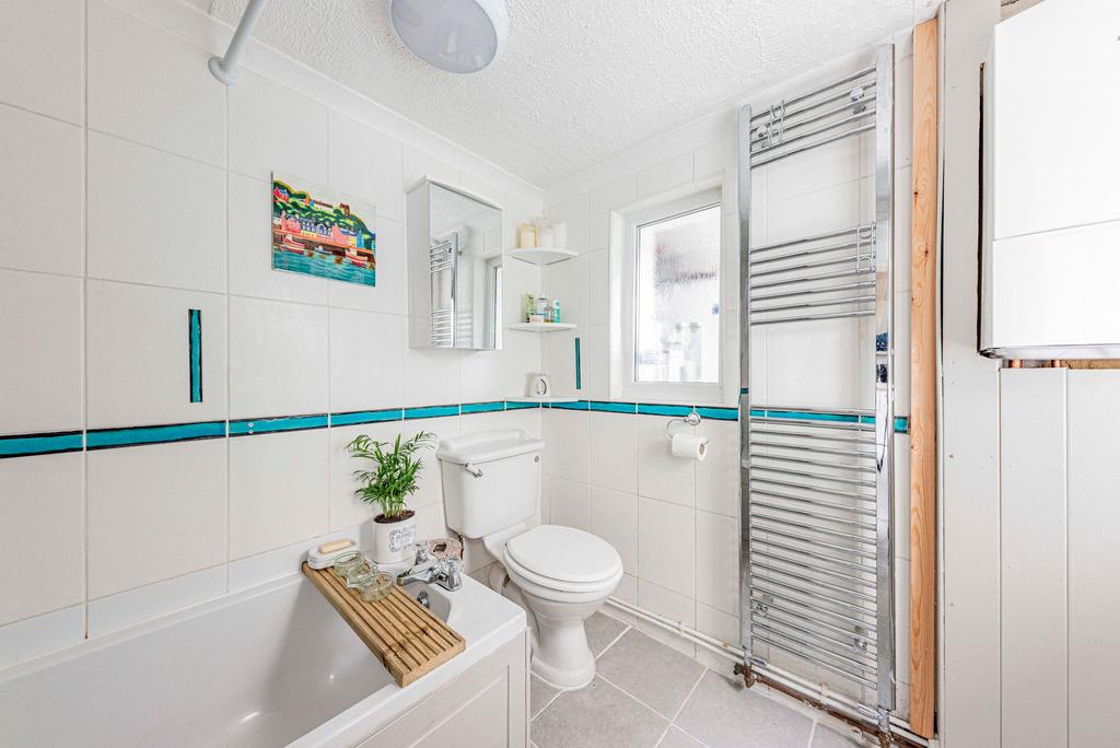 Bathroom W.C (1)