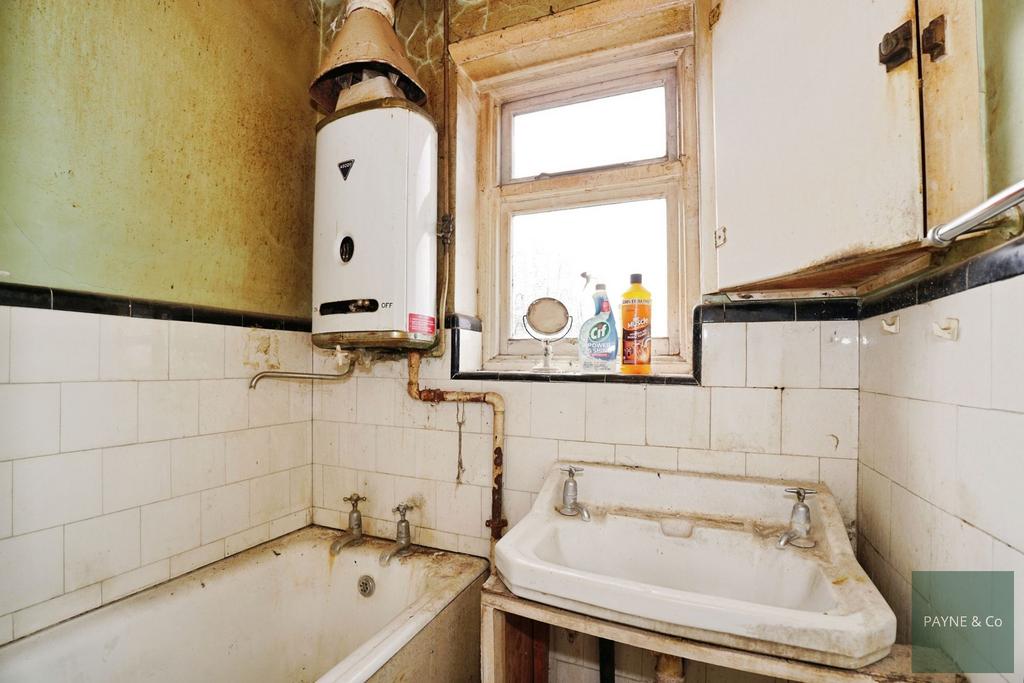 First Floor Bathroom/WC