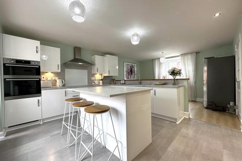 4 bedroom detached house for sale, Blenheim Avenue, Fernwood, Newark