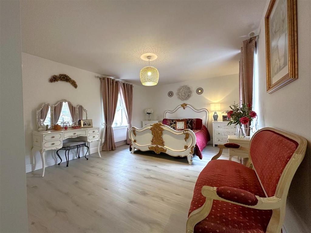 Master Bedroom 194