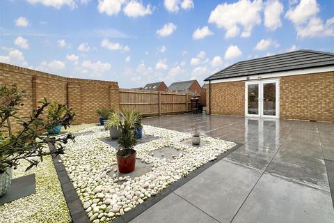 4 bedroom detached house for sale, Blenheim Avenue, Fernwood, Newark