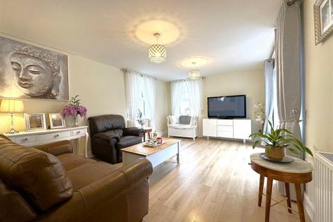 4 bedroom detached house for sale, Blenheim Avenue, Fernwood, Newark