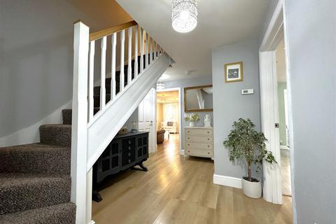 4 bedroom detached house for sale, Blenheim Avenue, Fernwood, Newark