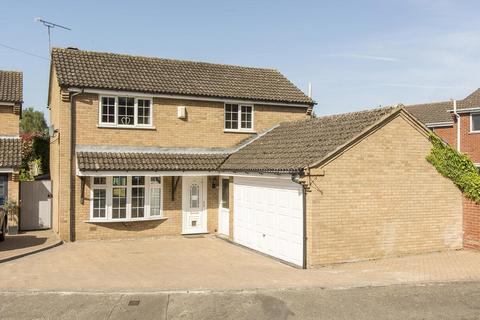 4 bedroom detached house for sale, Faringdon Avenue, Lutterworth