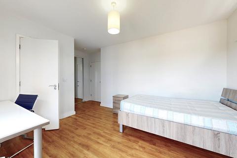 1 bedroom in a flat share to rent, Toby Lane, London E1