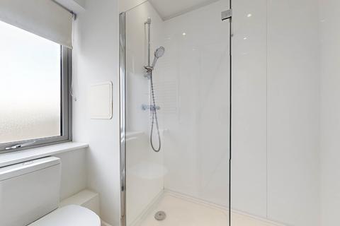 1 bedroom in a flat share to rent, Toby Lane, London E1