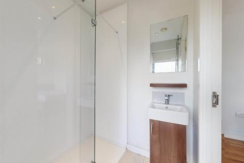 1 bedroom in a flat share to rent, Toby Lane, London E1