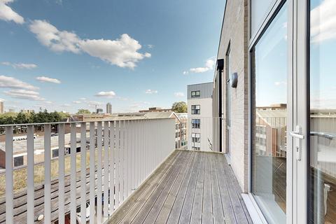 1 bedroom in a flat share to rent, Toby Lane, London E1