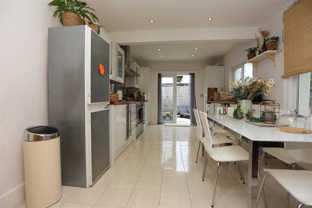 87 St Leonards Rd NEW25 (4).JPG