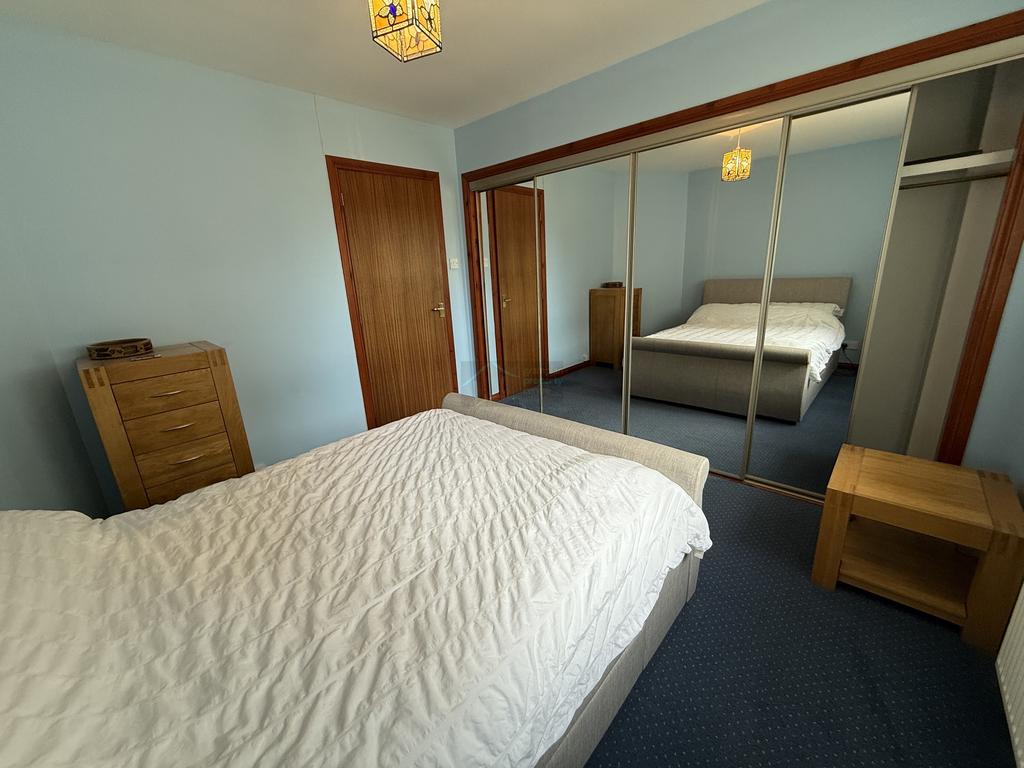 Bedroom 4b.JPG