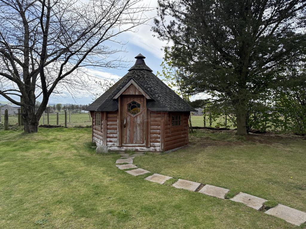 Garden bbq  hut.JPG