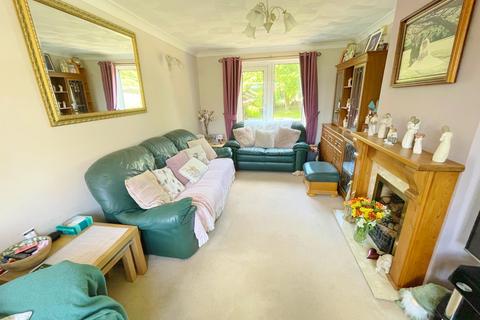 3 bedroom semi-detached house for sale, Rose Close, Hythe