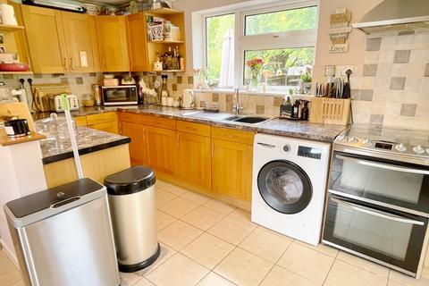 3 bedroom semi-detached house for sale, Rose Close, Hythe