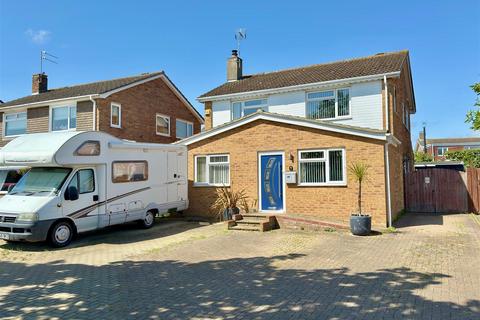 28 Broadwaters Road, Lowestoft, NR33 9HY