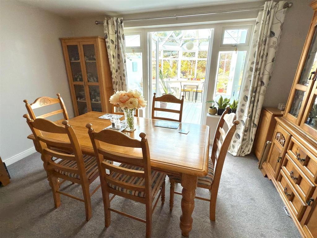 DINING AREA.jpg