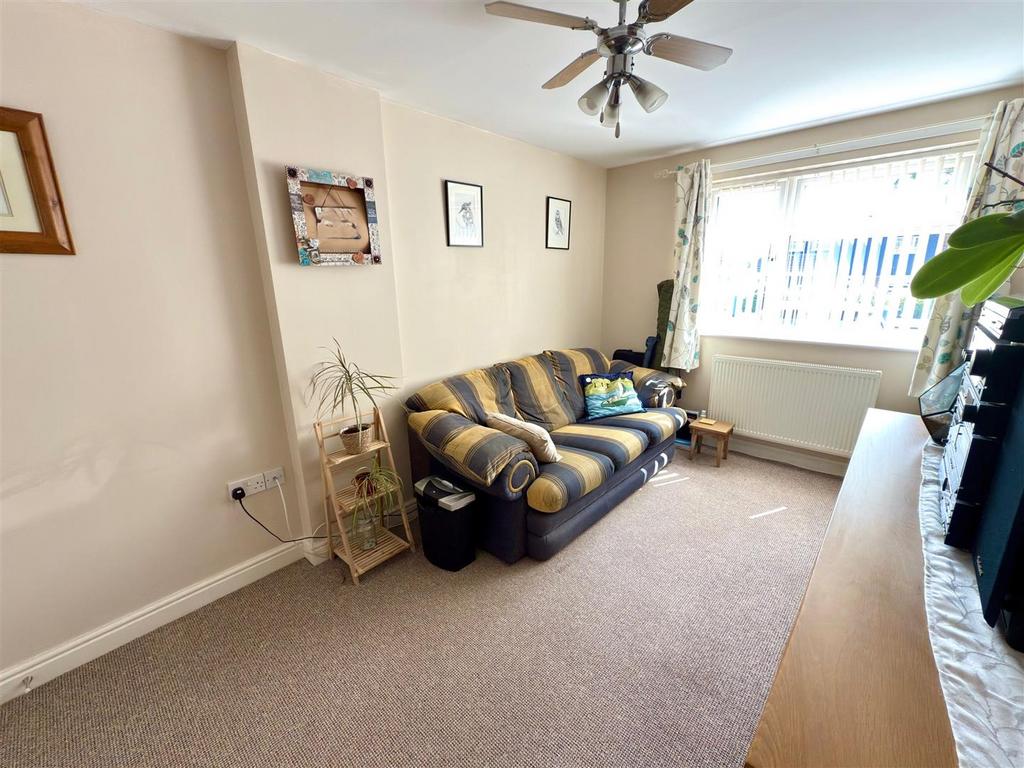Sitting Room Or Bed 6.jpg