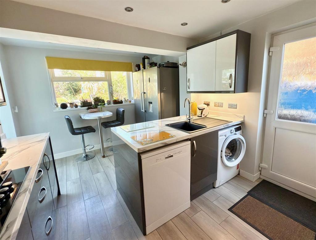 KITCHEN BREAKFAST AREA.jpg