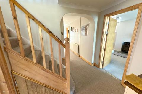 28 Broadwaters Road, Lowestoft, NR33 9HY