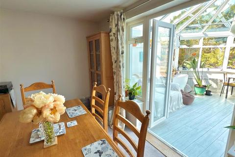 28 Broadwaters Road, Lowestoft, NR33 9HY