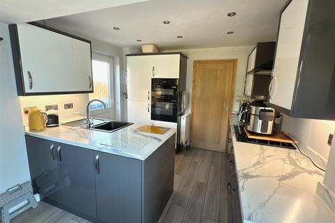 28 Broadwaters Road, Lowestoft, NR33 9HY