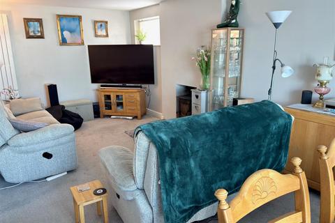 28 Broadwaters Road, Lowestoft, NR33 9HY