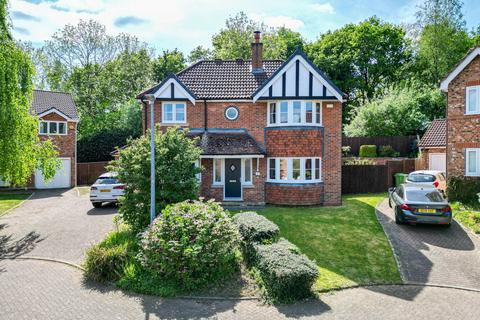 4 bedroom detached house for sale, Dingle Close, Macclesfield SK10