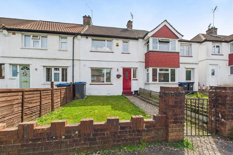 379 Chipstead Valley Road, Coulsdon, CR5 3BU