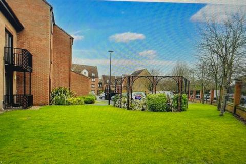 2 bedroom ground floor flat to rent, Flamingo Court, Nottingham NG7