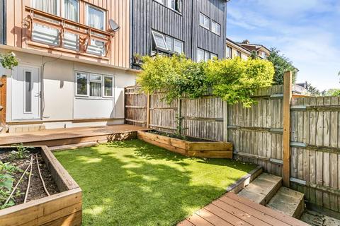3 bedroom terraced house for sale, Steucers Lane, London