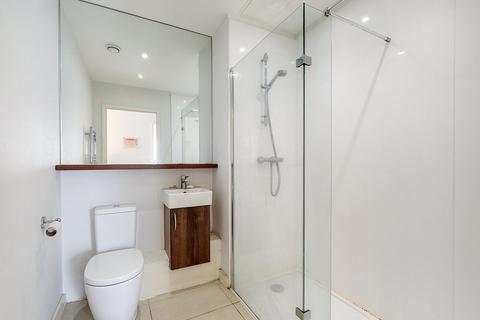 1 bedroom in a flat share to rent, Toby Lane, London E1