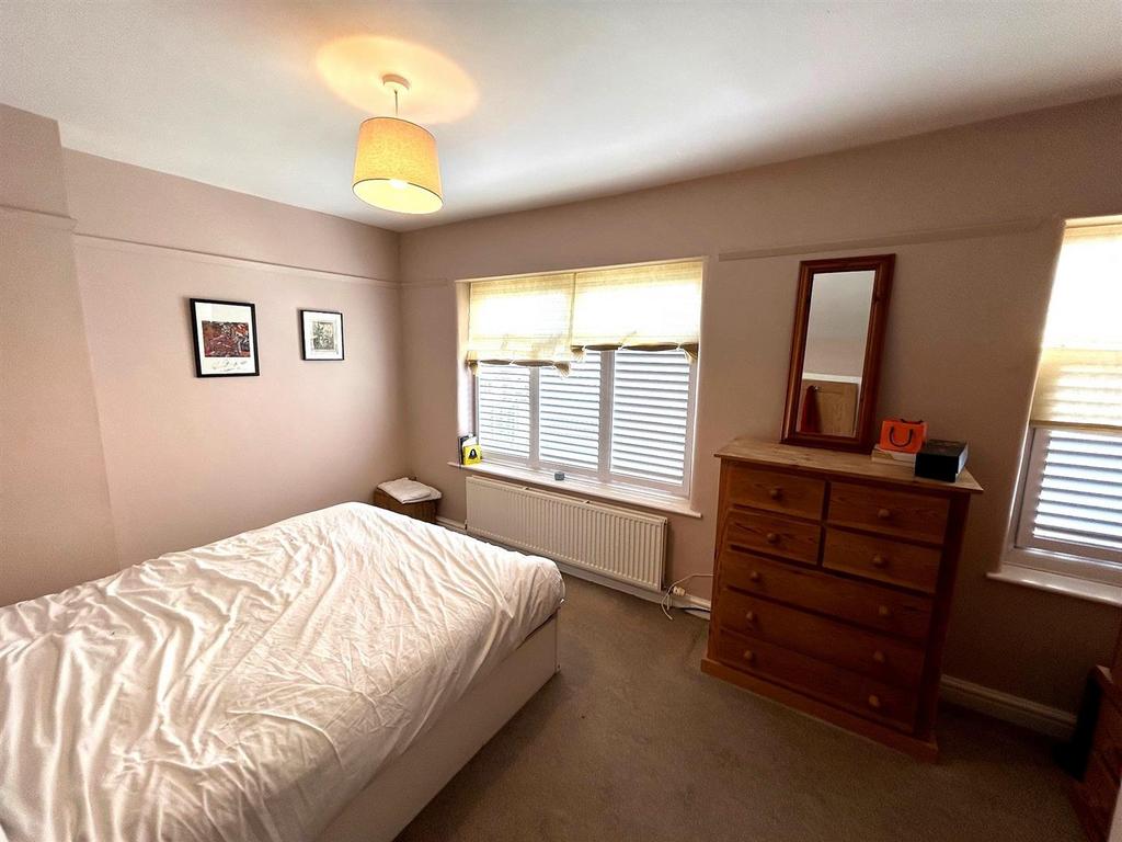 Bed 1.jpg