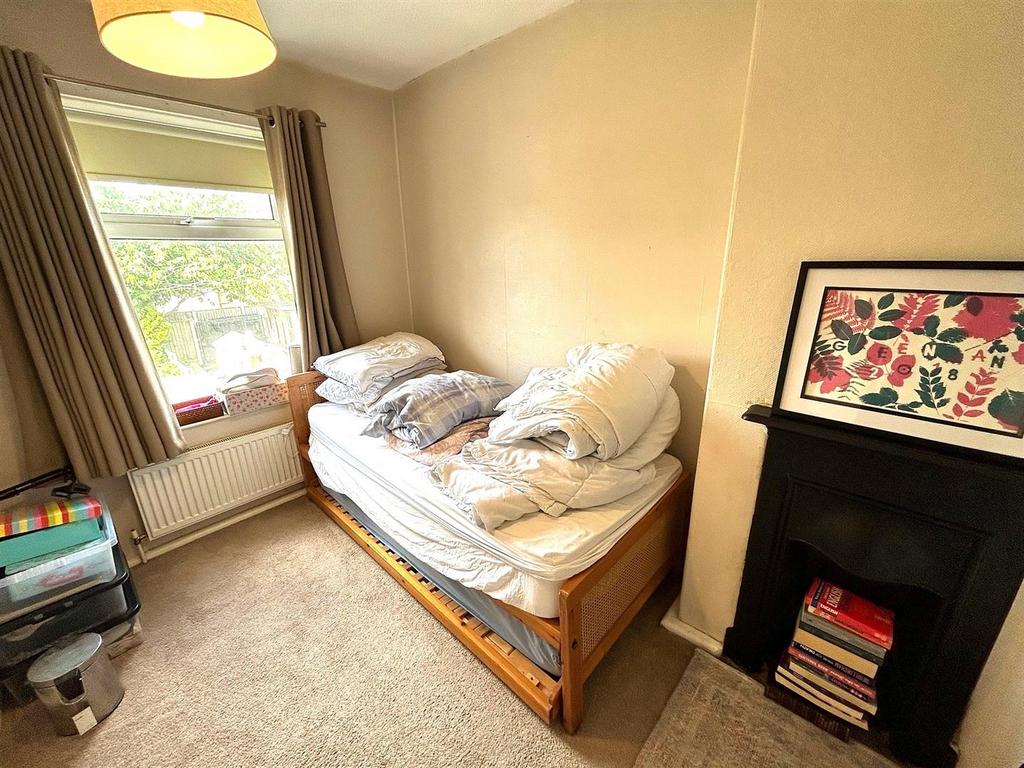 Bed 2.jpg
