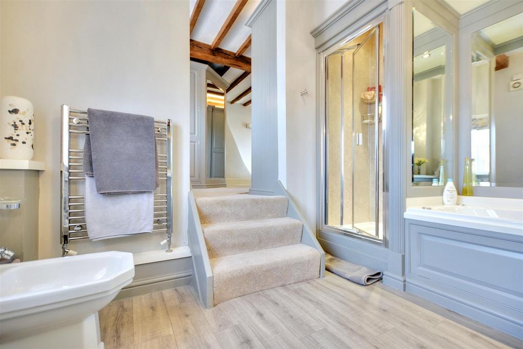 En-Suite Bathroom