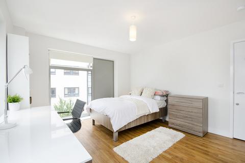 1 bedroom in a flat share to rent, Toby Lane, London E1