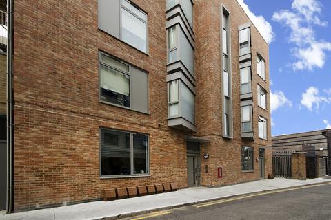 1 bedroom in a flat share to rent, Toby Lane, London E1